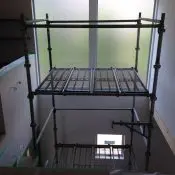 ＜吹き抜けの足場＞