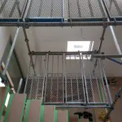 ＜吹き抜けの足場＞
